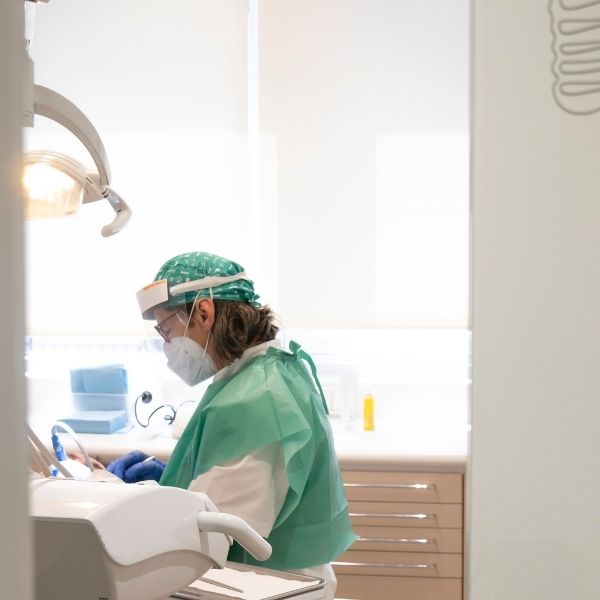 sarro dental negro en terrassa